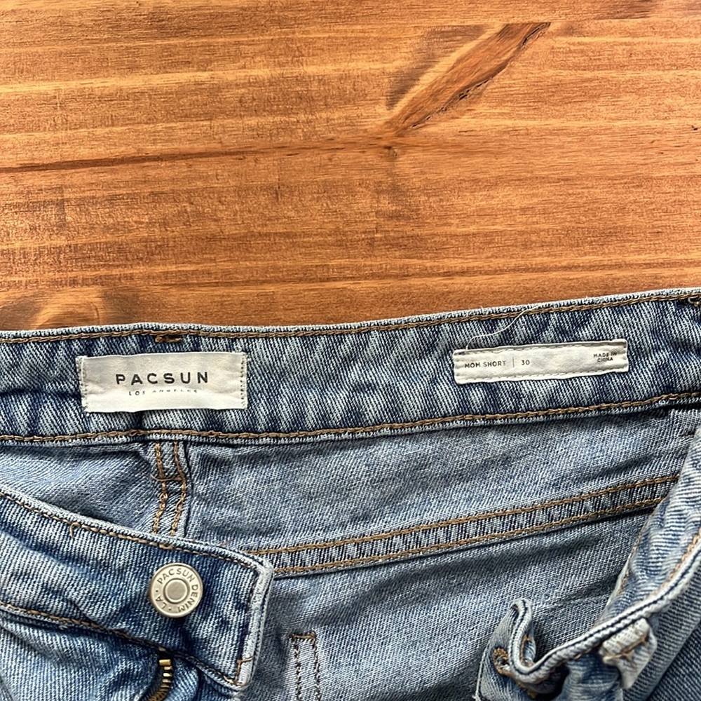 💚 PacSun Blue High Rise Distressed Mom Short Size 30 - Picture 3 of 4